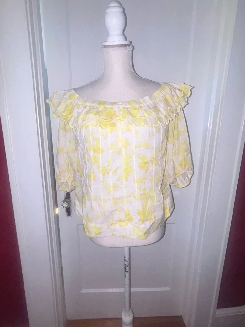 Anthropologie Yellow and White Floral Off-Shoulder Ruffle Top sz XS never worn